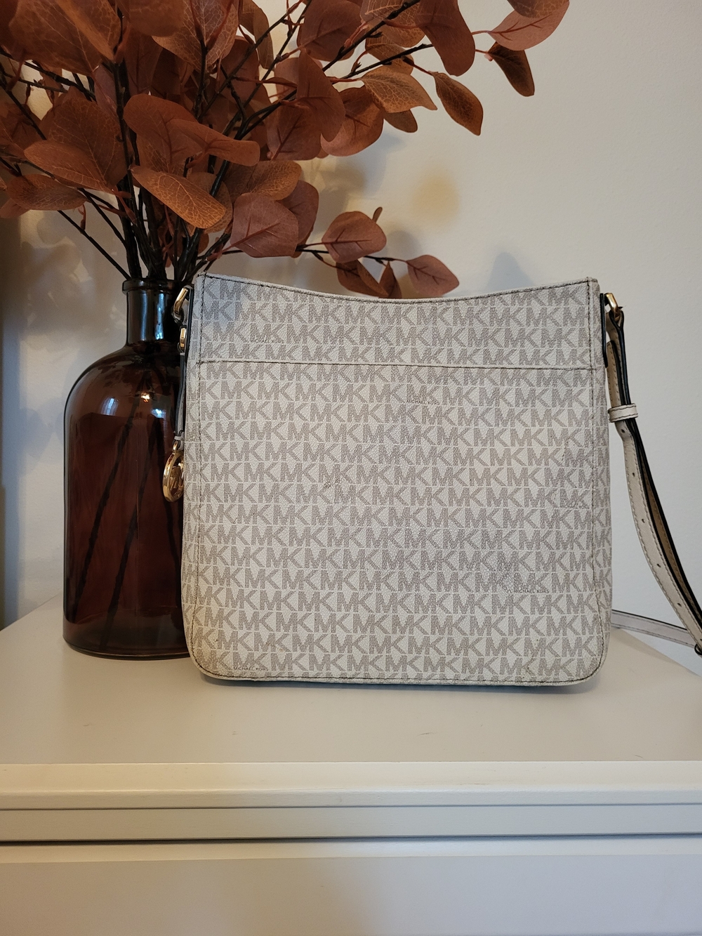 Michael Kors Large Signature Print Crossbody Bag - Picture 3 of 7